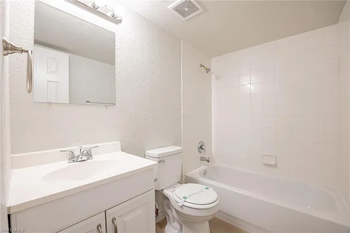 4605  Bayshore  DR, Naples, FL 34112