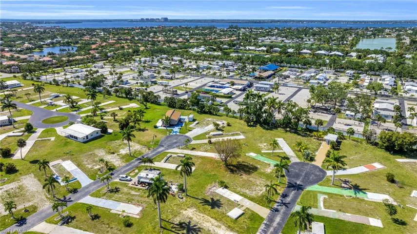 19  Cottonwood  DR, Fort Myers, FL 33908