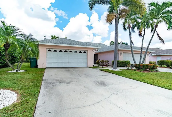 439 Saint Andrews Blvd 145-0, Naples, Florida 34113