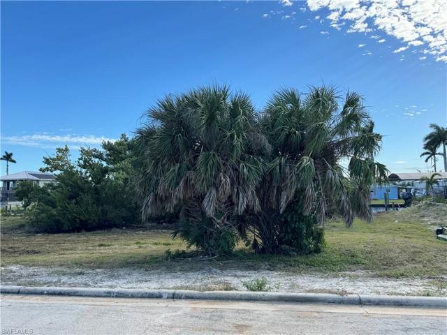 2839 Cussell DR, ST. JAMES CITY FL 33956
