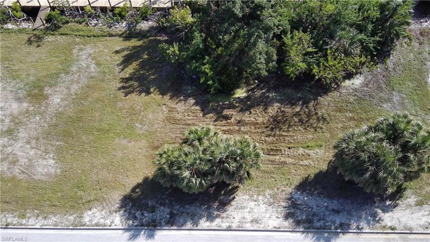 2839 Cussell DR, ST. JAMES CITY FL 33956
