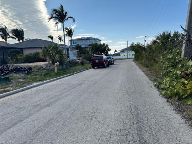 2839 Cussell DR, ST. JAMES CITY FL 33956