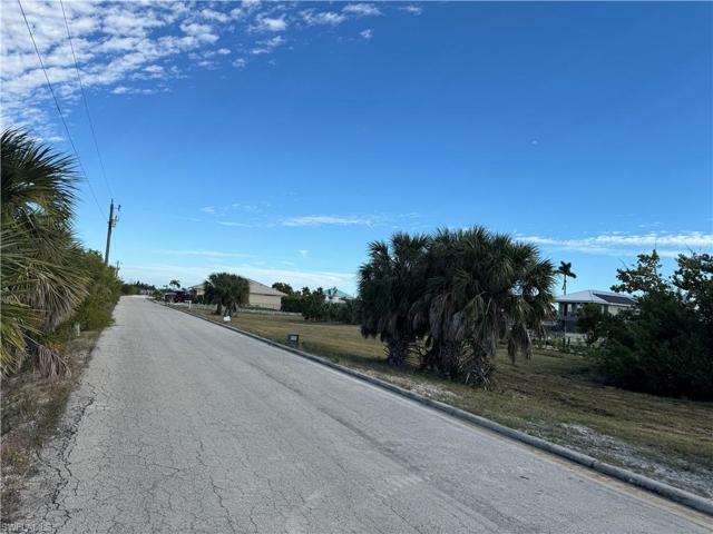 2839 Cussell DR, ST. JAMES CITY FL 33956