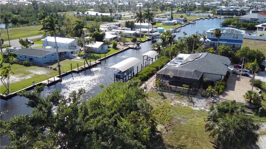 2839 Cussell DR, ST. JAMES CITY FL 33956