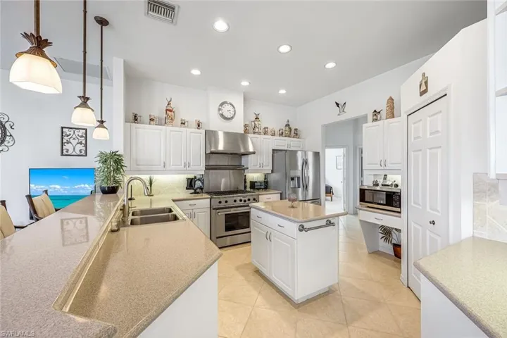 Island, pantry, gas cooking -Chefs dream!