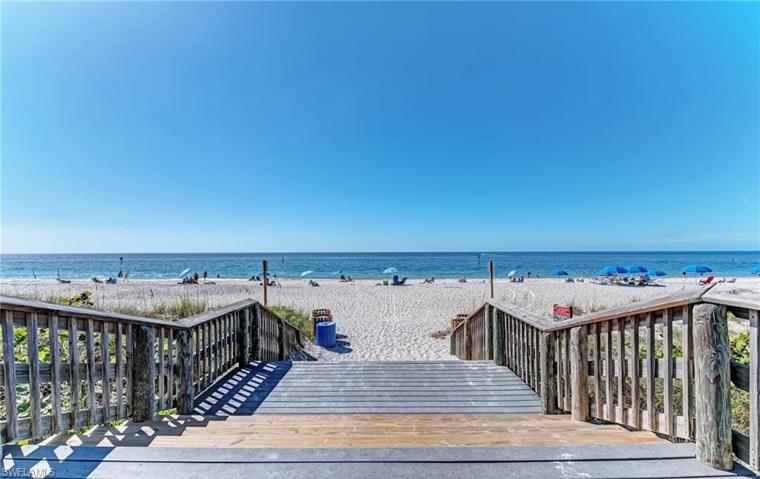 101 Thelma DR, ROTONDA WEST FL 33947