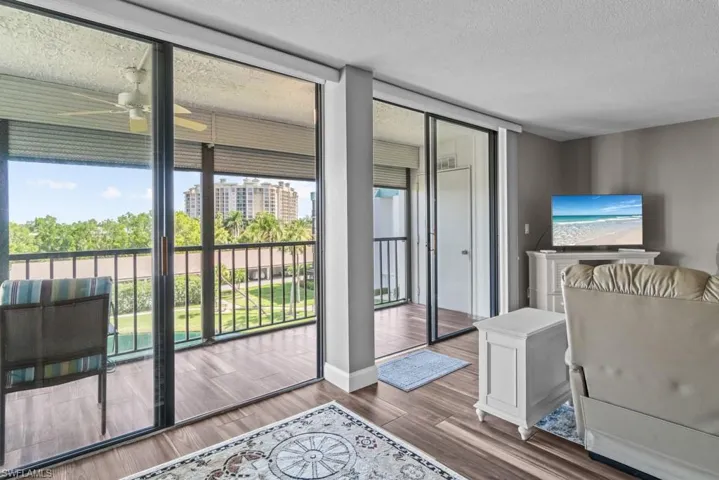 Unfurnished sunroom with a ceiling fan