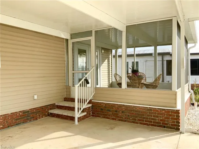 Front Entry to Lanai
