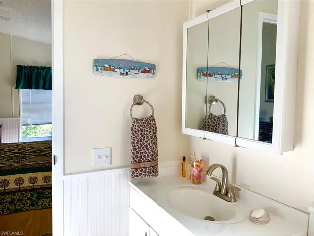 Primary 3-Piece Bath w/Step in Shower