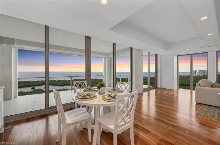Kitchen Dining with Views