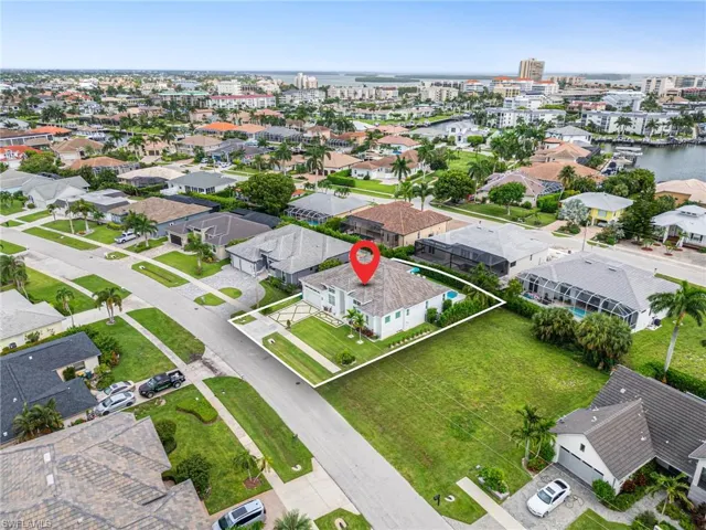 Birds eye view of property