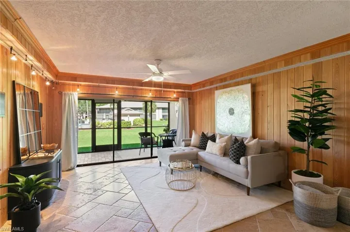 256  Pebble Beach  CIR, Naples, FL 34113