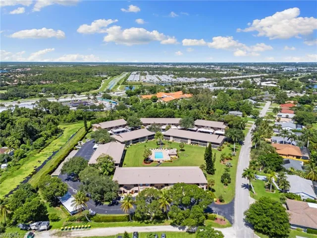 256  Pebble Beach  CIR, Naples, FL 34113