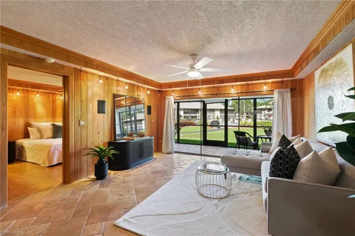 256  Pebble Beach  CIR, Naples, FL 34113