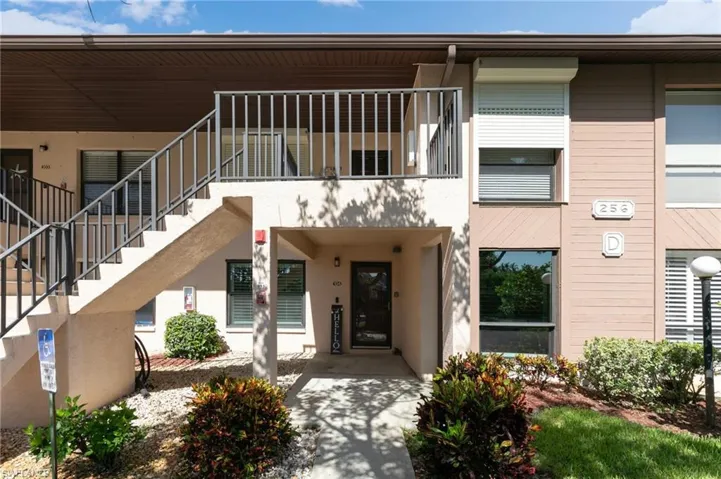 256  Pebble Beach  CIR, Naples, FL 34113
