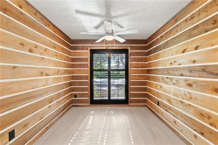 256  Pebble Beach  CIR, Naples, FL 34113