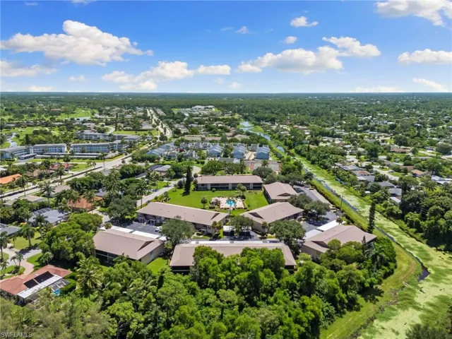 256  Pebble Beach  CIR, Naples, FL 34113