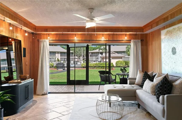 256  Pebble Beach  CIR, Naples, FL 34113