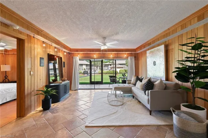 256  Pebble Beach  CIR, Naples, FL 34113
