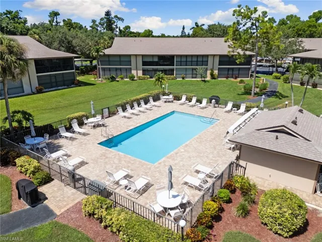 256  Pebble Beach  CIR, Naples, FL 34113