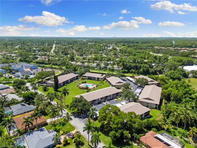 256  Pebble Beach  CIR, Naples, FL 34113