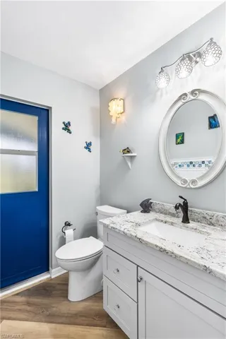1/2 Bath with Entry to Lanai