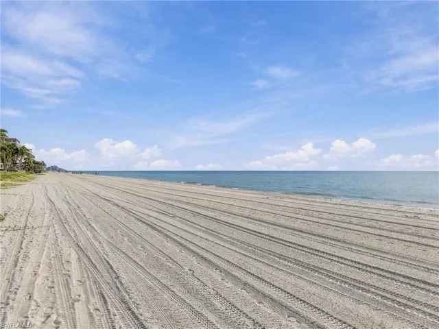 9653 Gulf Shore Dr 702, Naples, Florida 34108
