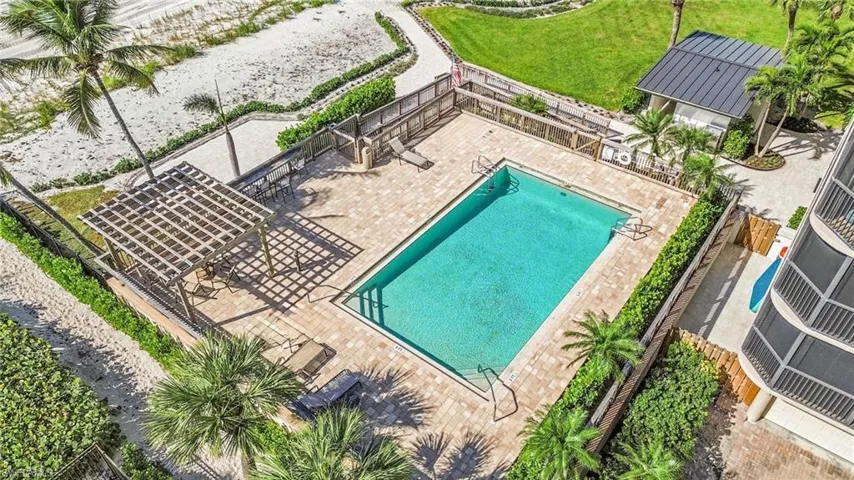 9653 Gulf Shore Dr 702, Naples, Florida 34108