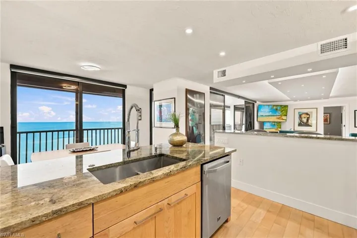 9653 Gulf Shore Dr 702, Naples, Florida 34108