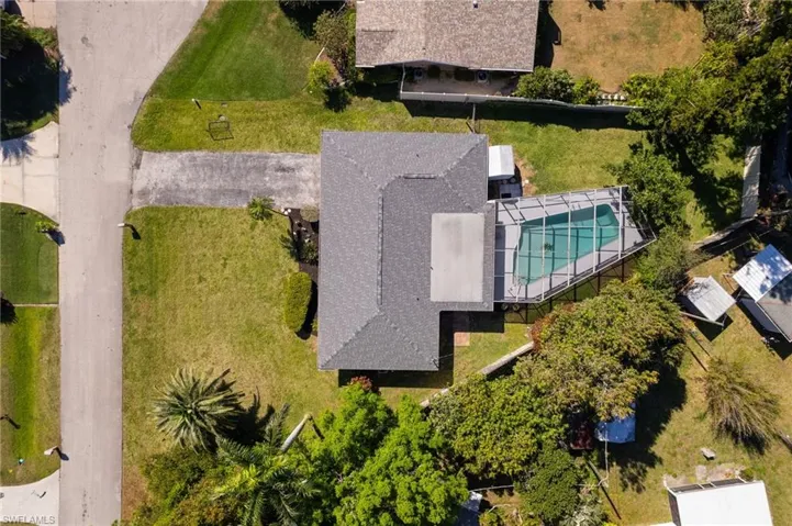 Birds eye view of property