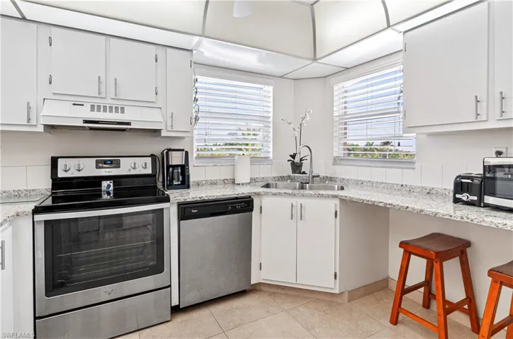 21 High Point Cir E # 410, Naples Fl 34103