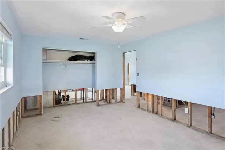 Front bedroom (on right side of hallway)
