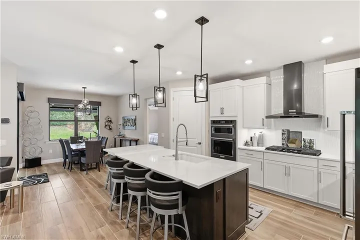 Open Kitchen, Great Room & Dining Layout