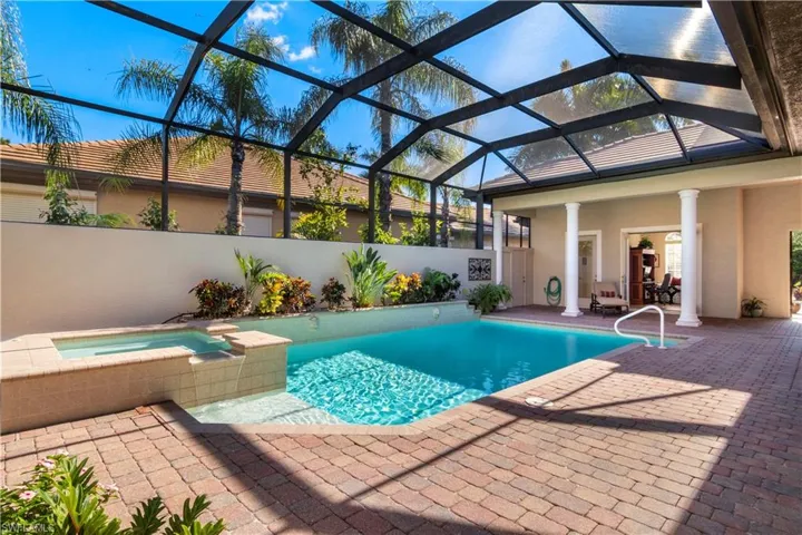 8986  Shenendoah  CIR, Naples, FL 34113