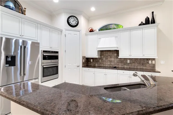 8986  Shenendoah  CIR, Naples, FL 34113