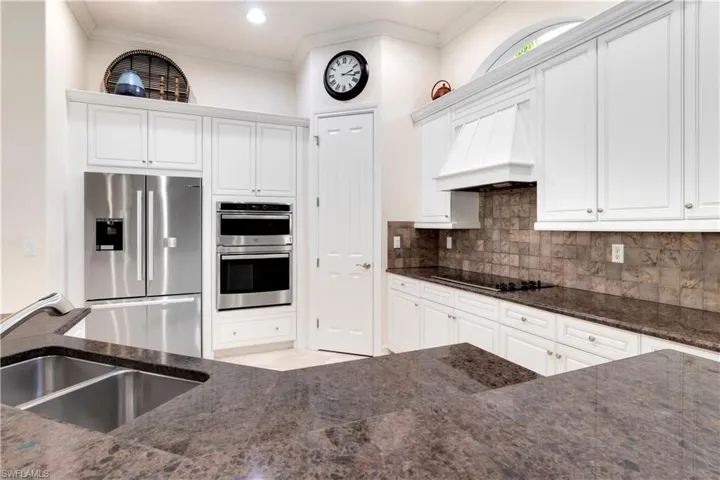 8986  Shenendoah  CIR, Naples, FL 34113