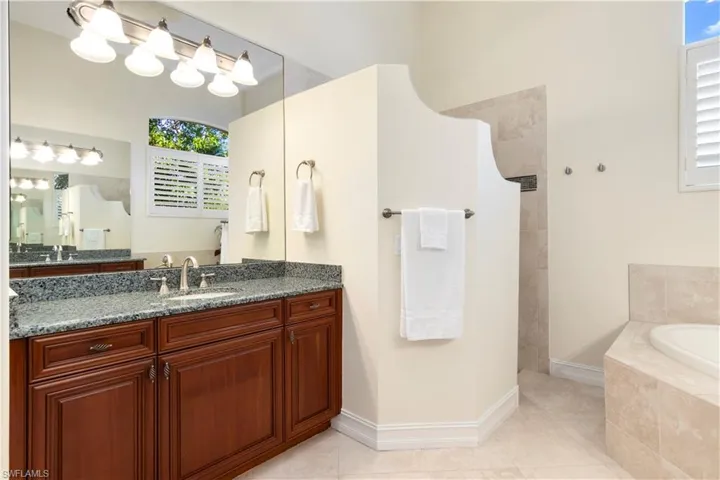 8986  Shenendoah  CIR, Naples, FL 34113