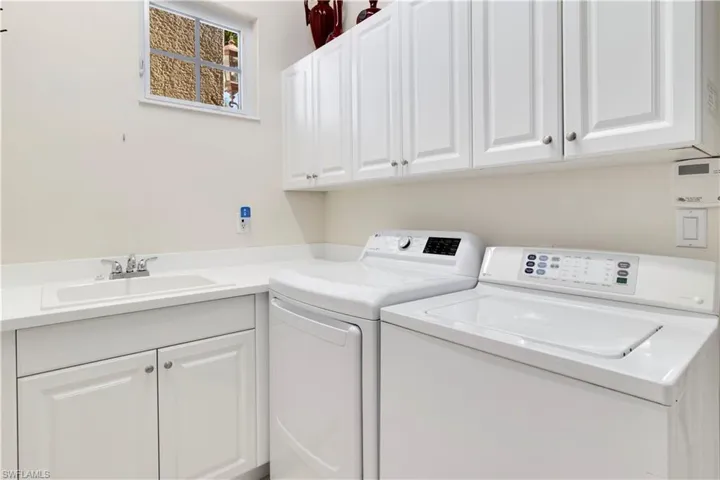 8986  Shenendoah  CIR, Naples, FL 34113