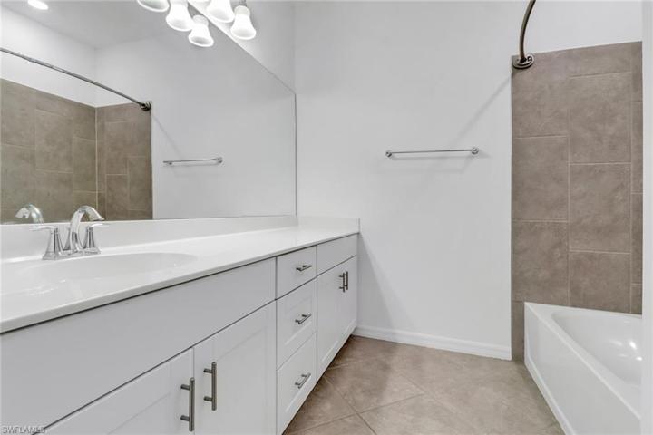 Guest Bathroom (upstairs).