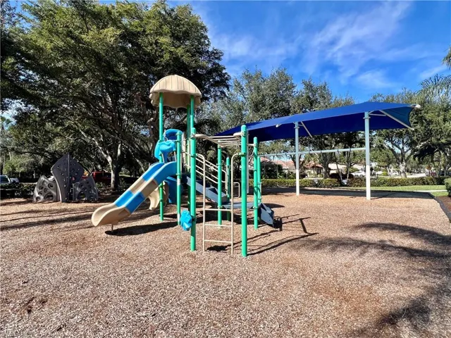 1945  Crestview  WAY, Naples, FL 34119