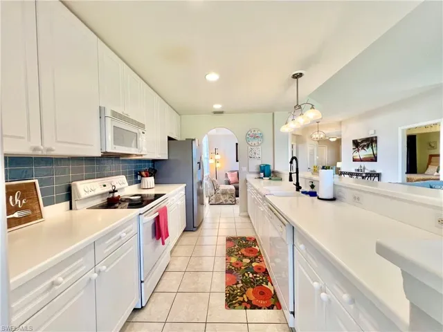 1945  Crestview  WAY, Naples, FL 34119