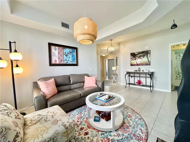 1945  Crestview  WAY, Naples, FL 34119