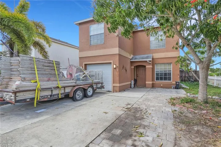 View of front of home featuring stucco siding, a garage, and concrete driveway