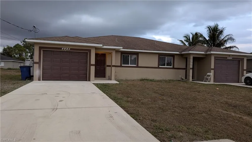 Ranch-style home with an attached garage, roof with shingles, driveway, and stucco siding