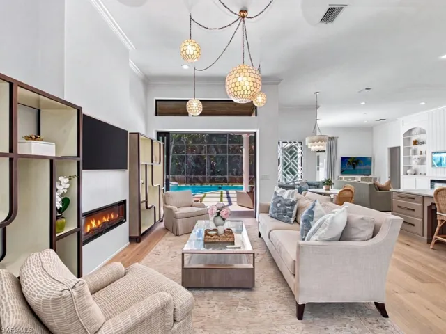 9833 Clear Lake Cir, Naples, Florida 34109
