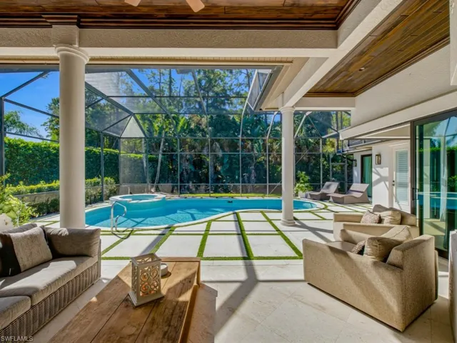 9833 Clear Lake Cir, Naples, Florida 34109