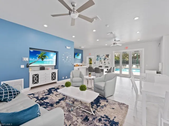 9833 Clear Lake Cir, Naples, Florida 34109