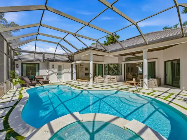 9833 Clear Lake Cir, Naples, Florida 34109
