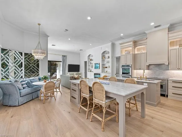 9833 Clear Lake Cir, Naples, Florida 34109