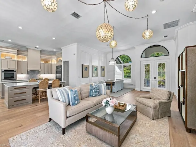 9833 Clear Lake Cir, Naples, Florida 34109